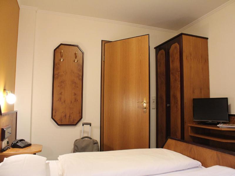 Hotel zur Waldbrücke image