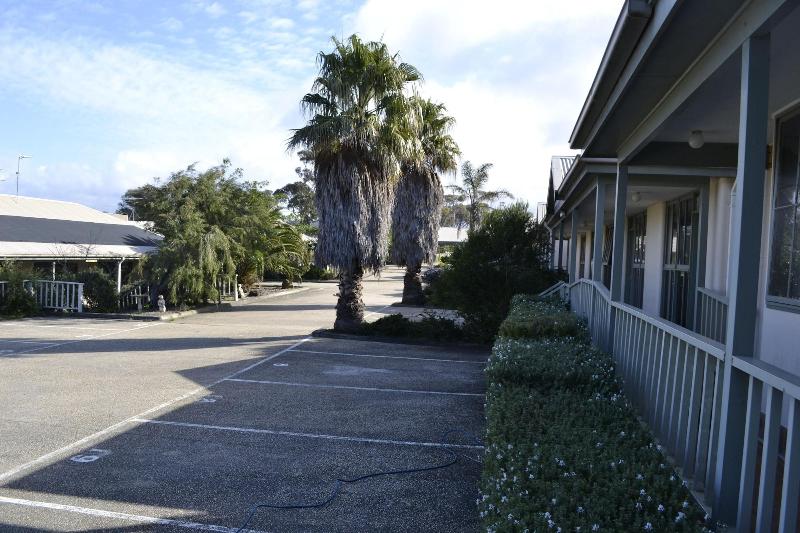 Lightkeepers Inn Motel image