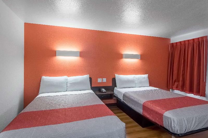 Motel 6 Paris, TX image