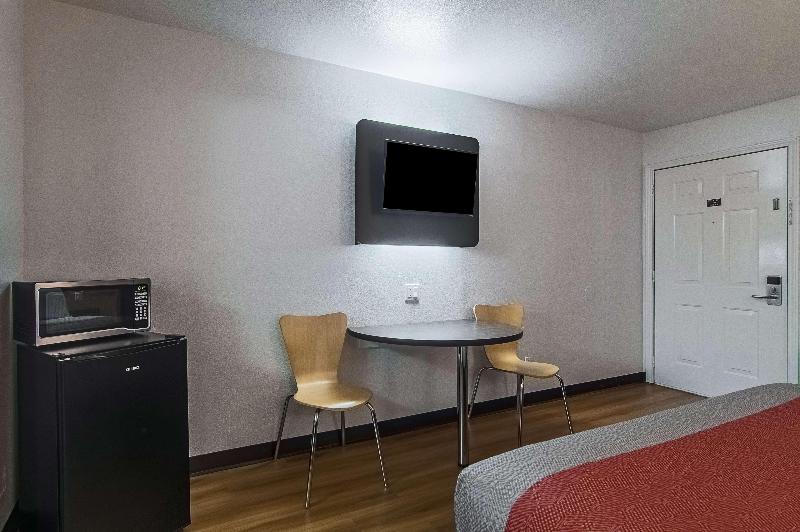 Motel 6 Paris, TX image