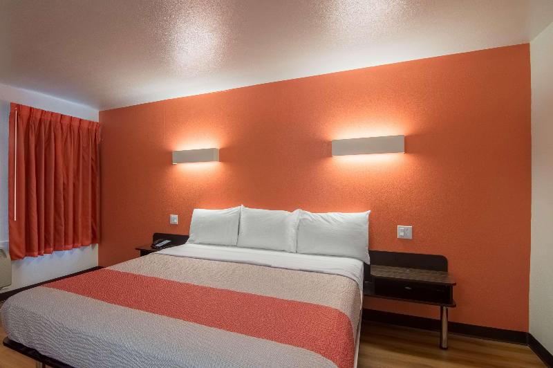 Motel 6 Paris, TX image