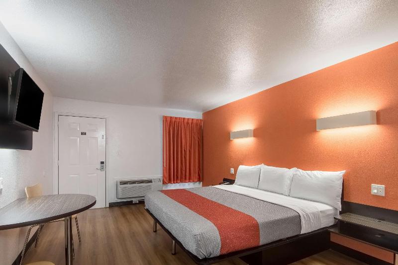 Motel 6 Paris, TX image