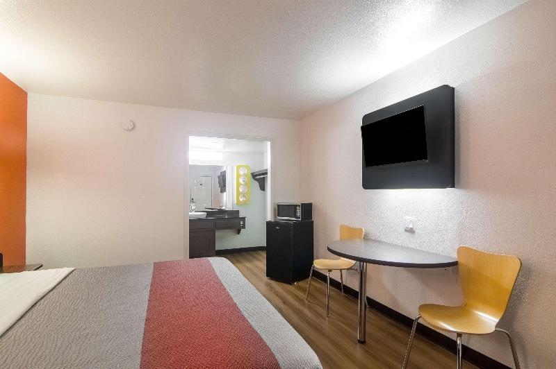 Motel 6 Paris, TX image