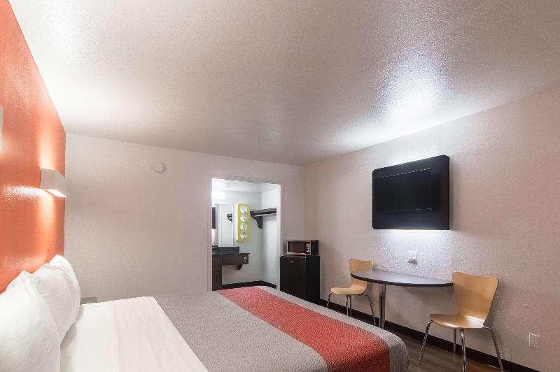 Motel 6 Paris, TX image