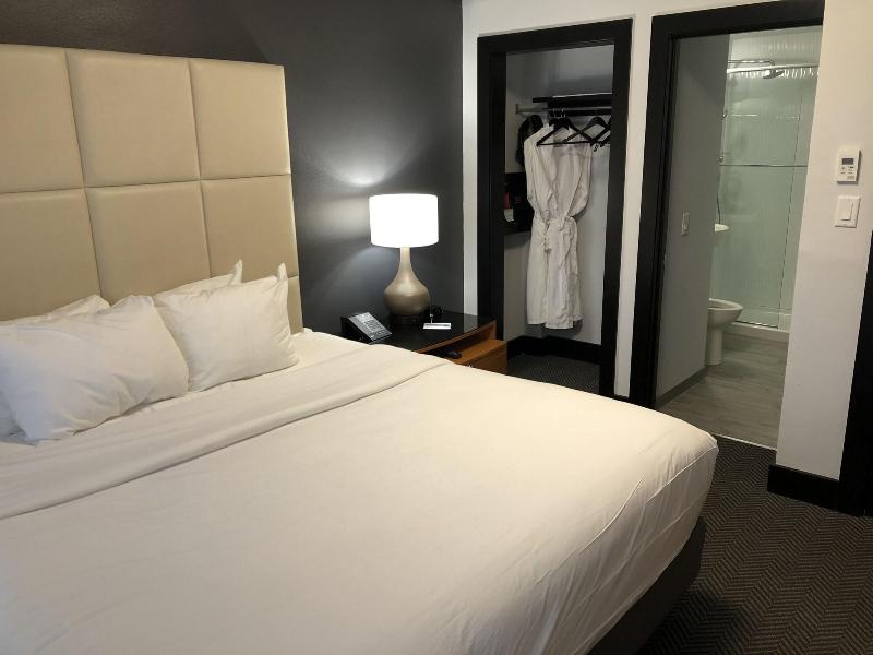 Streamline Hotel image