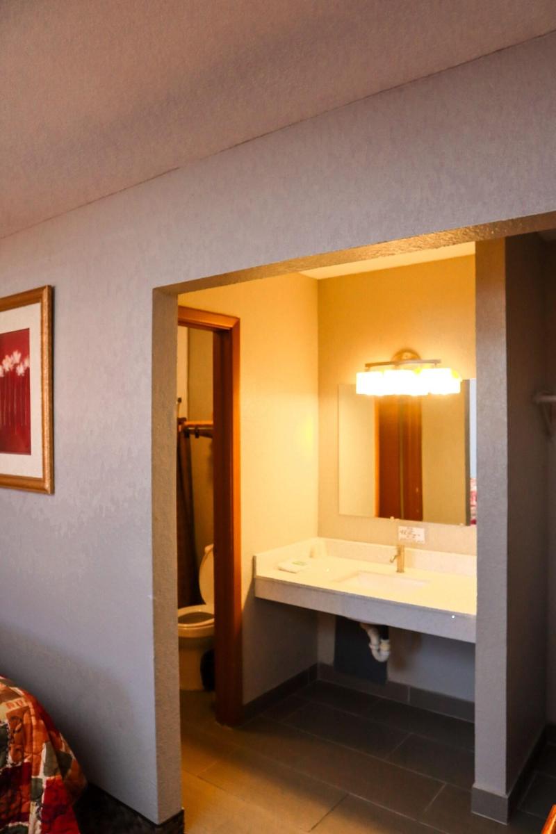 Cotton Valley Motel image