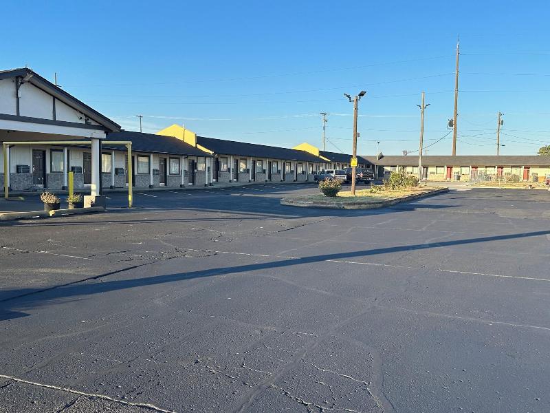 Interstate Inn Express — exterior view