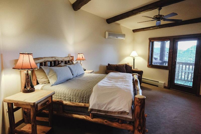 Taharaa Mountain Lodge image