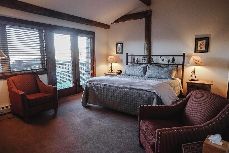 Taharaa Mountain Lodge image