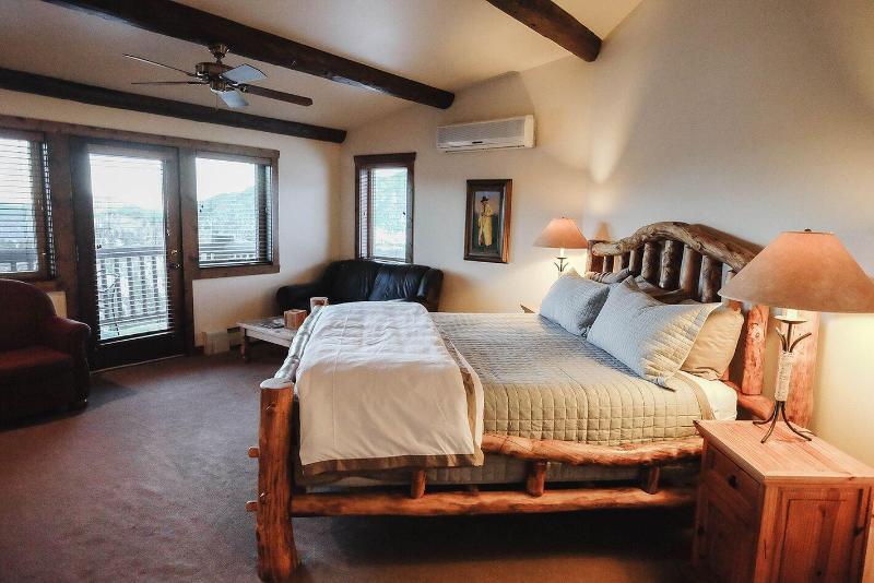 Taharaa Mountain Lodge image