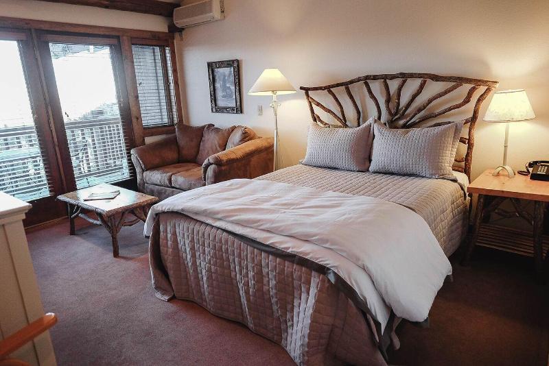 Taharaa Mountain Lodge image