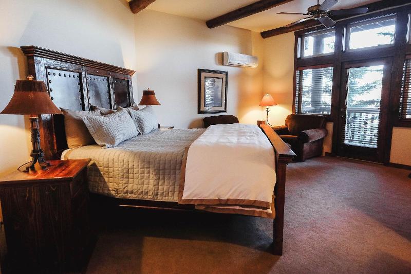 Taharaa Mountain Lodge image