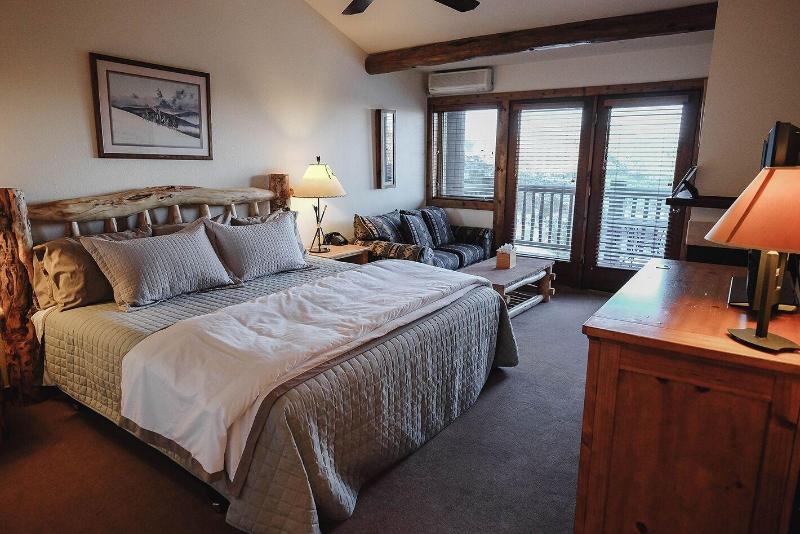 Taharaa Mountain Lodge image