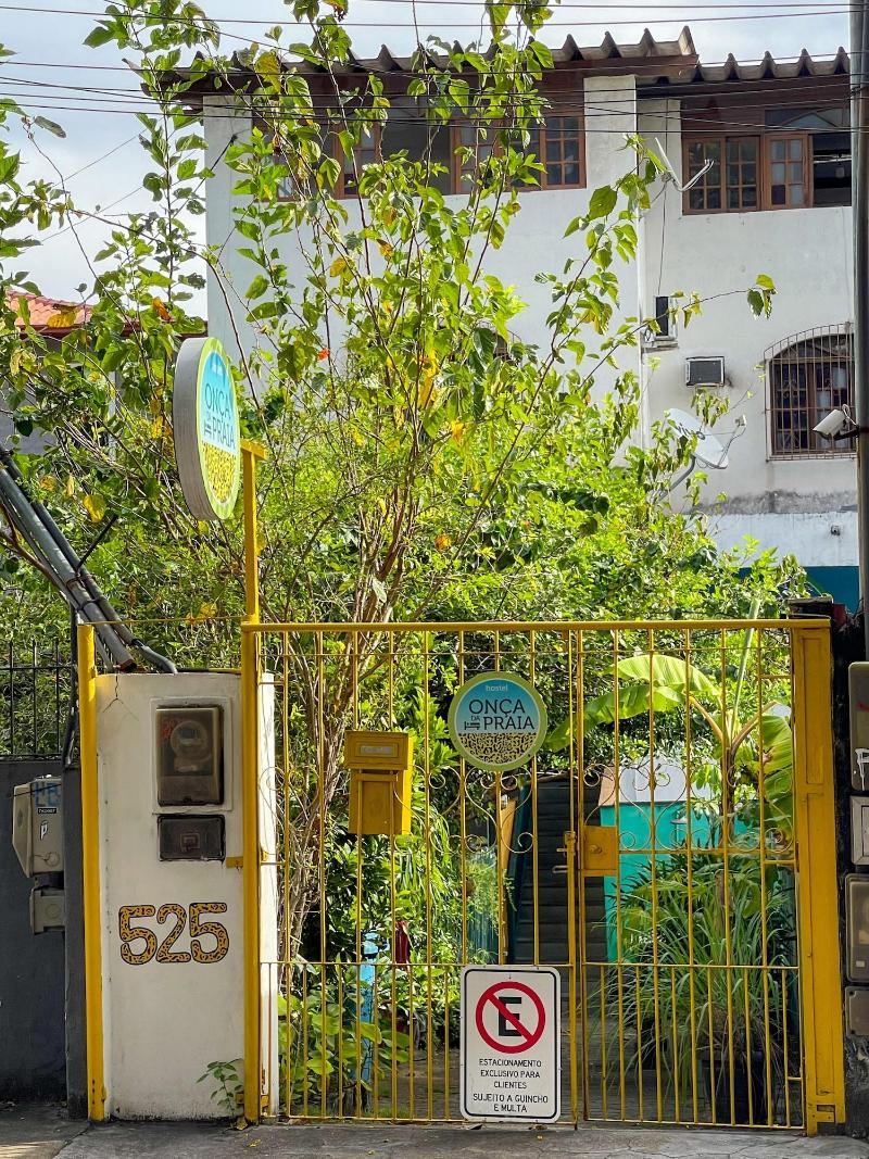 Onça da Praia Hostel