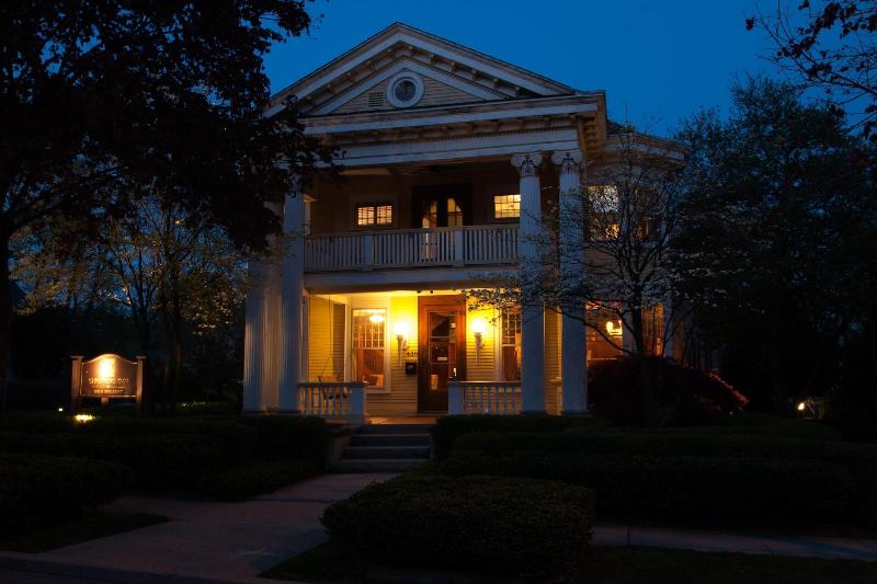 Showers Inn — general view