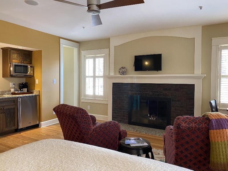 Showers Inn image