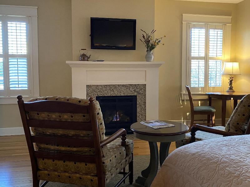 Showers Inn image