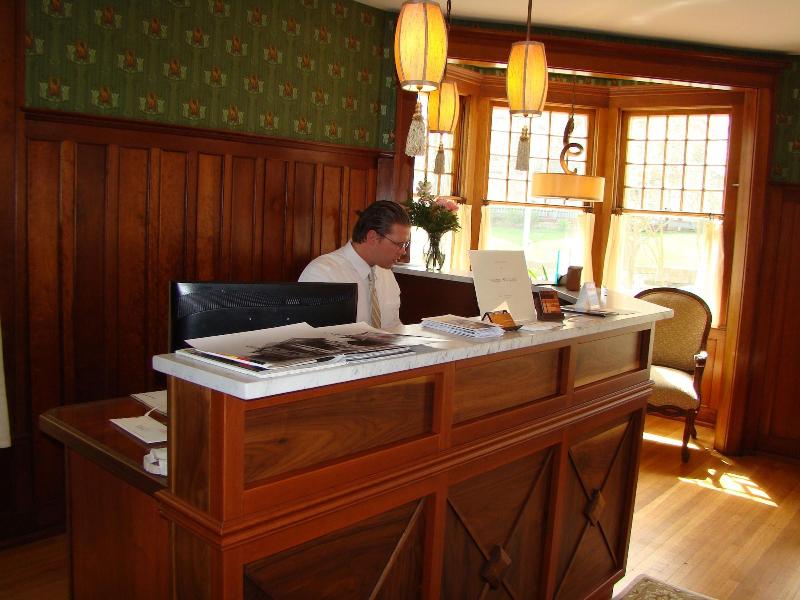 Showers Inn image