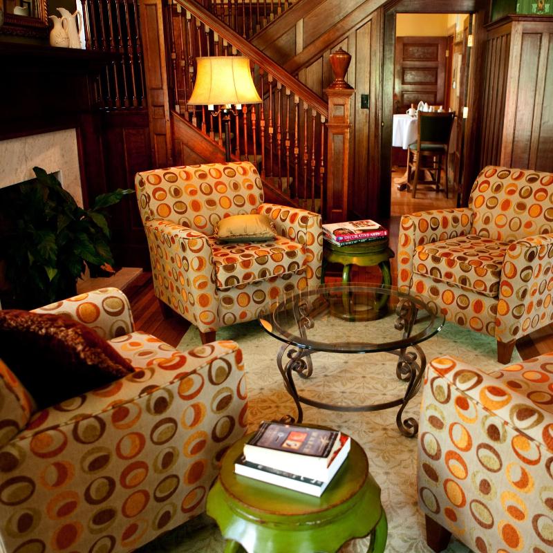 Showers Inn image