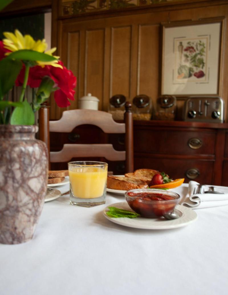 Showers Inn image