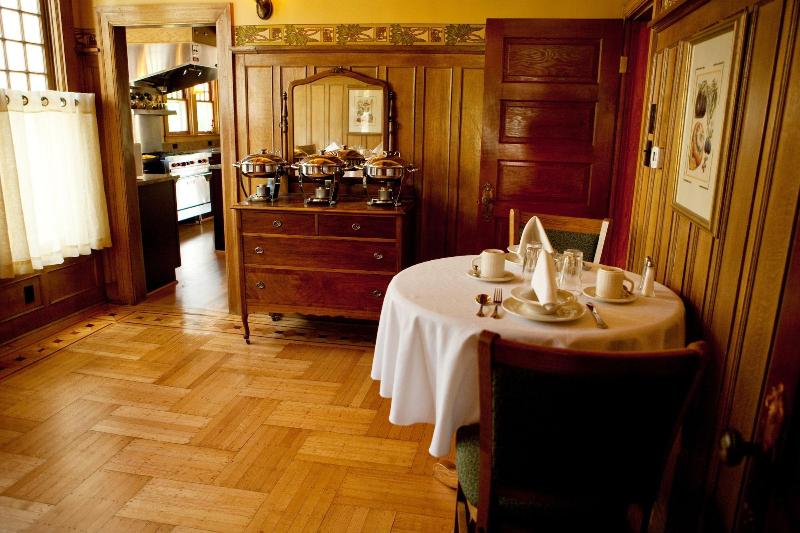 Showers Inn image