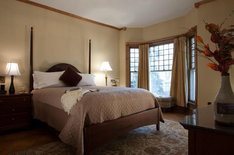 Showers Inn image