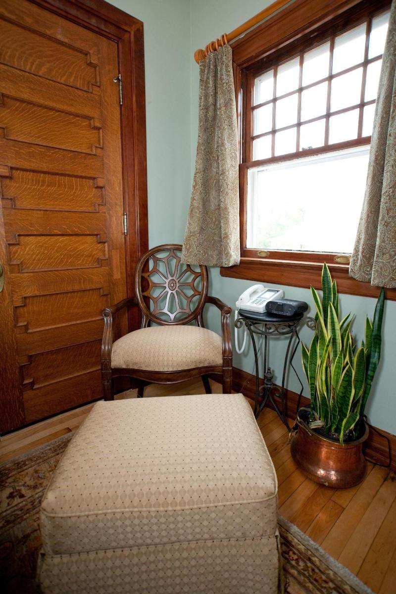 Showers Inn image