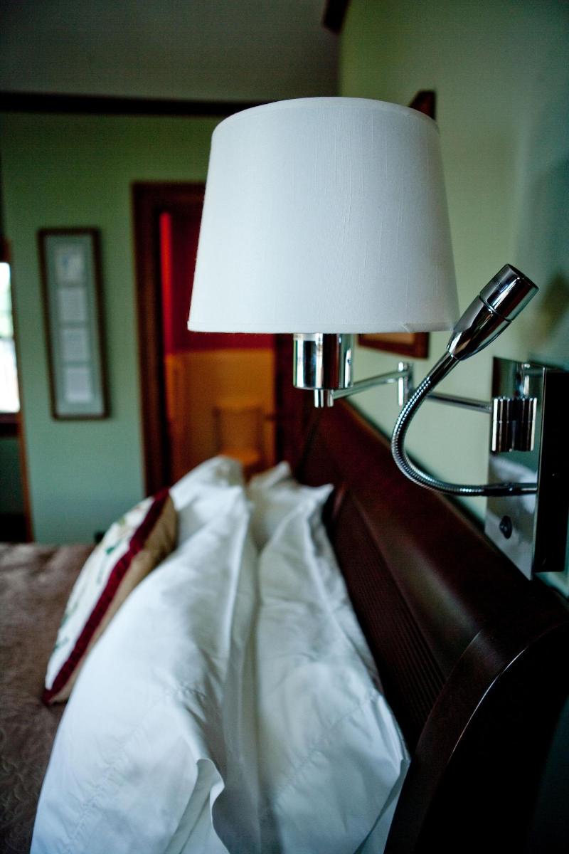 Showers Inn image