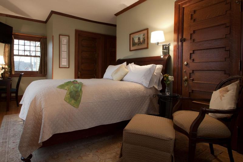 Showers Inn image