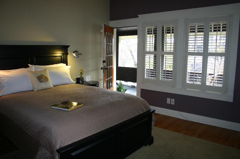 Showers Inn image