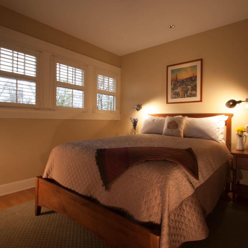 Showers Inn image