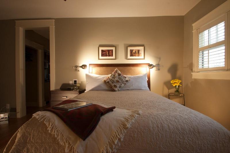 Showers Inn image
