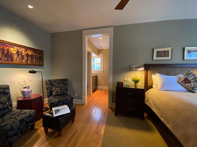 Showers Inn image