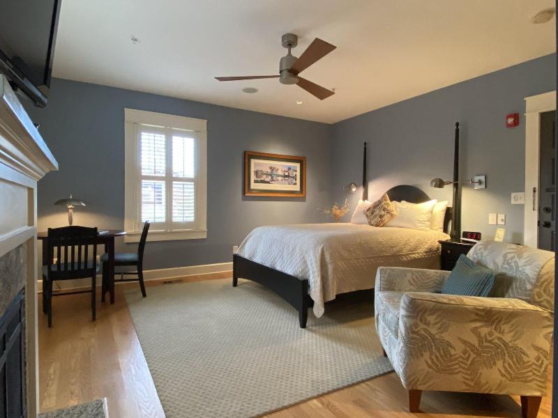 Showers Inn image