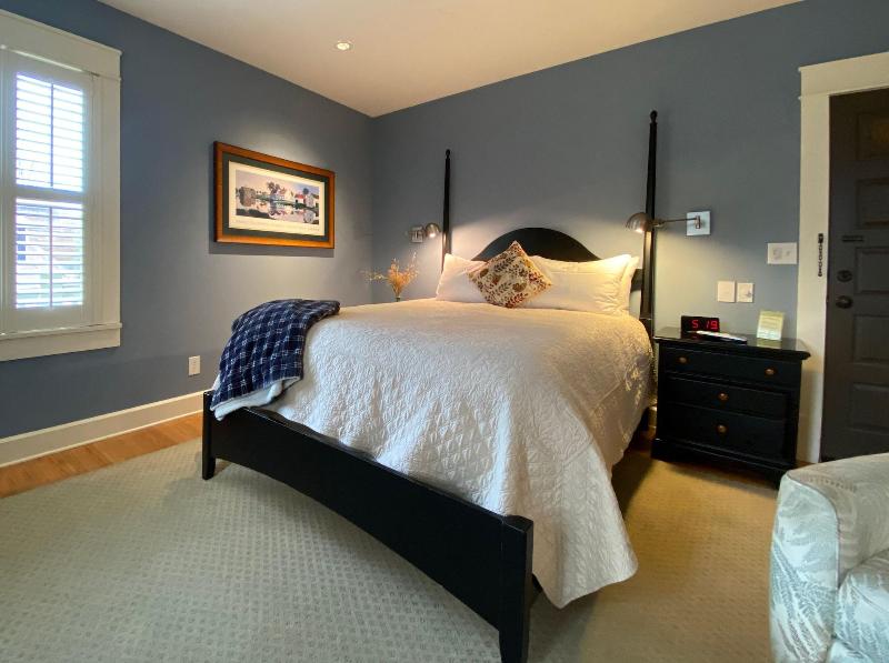 Showers Inn image