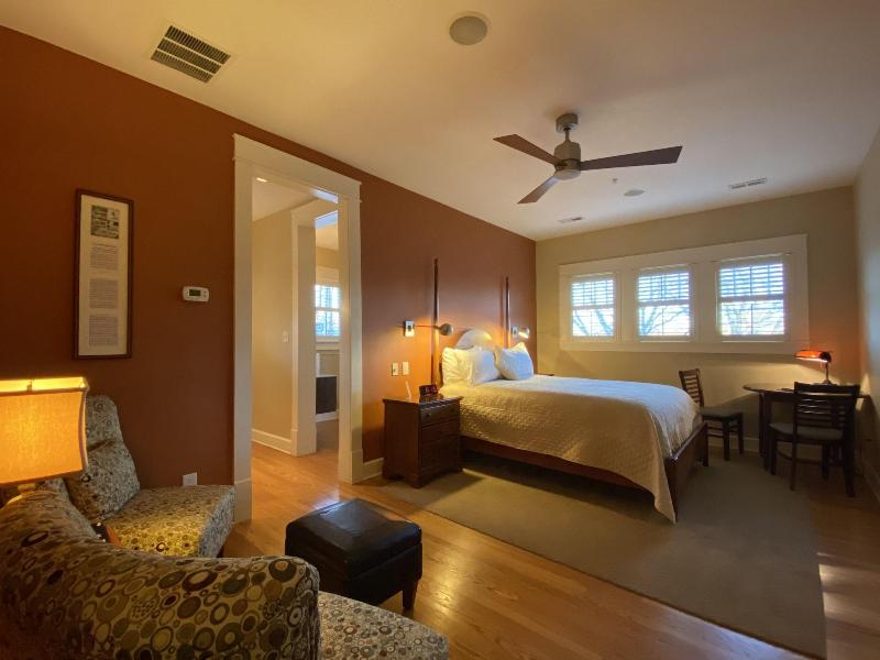 Showers Inn image