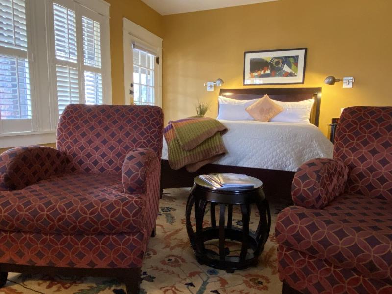 Showers Inn image