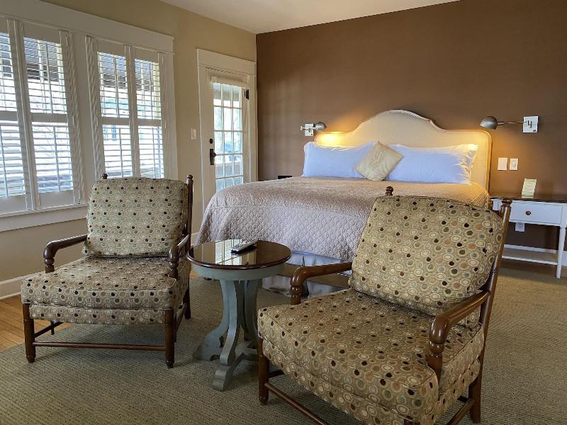 Showers Inn image