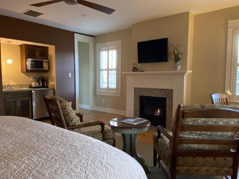 Showers Inn image