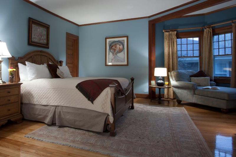 Showers Inn image