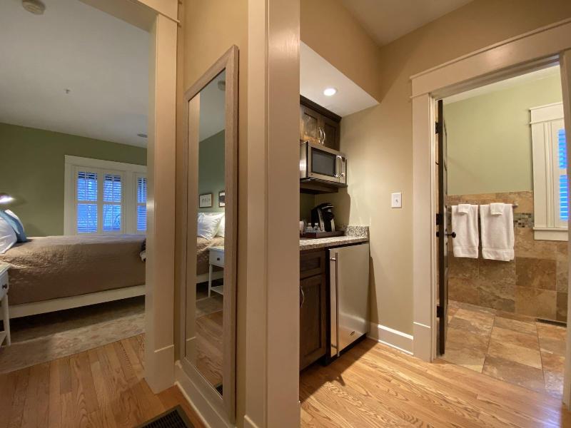 Showers Inn image
