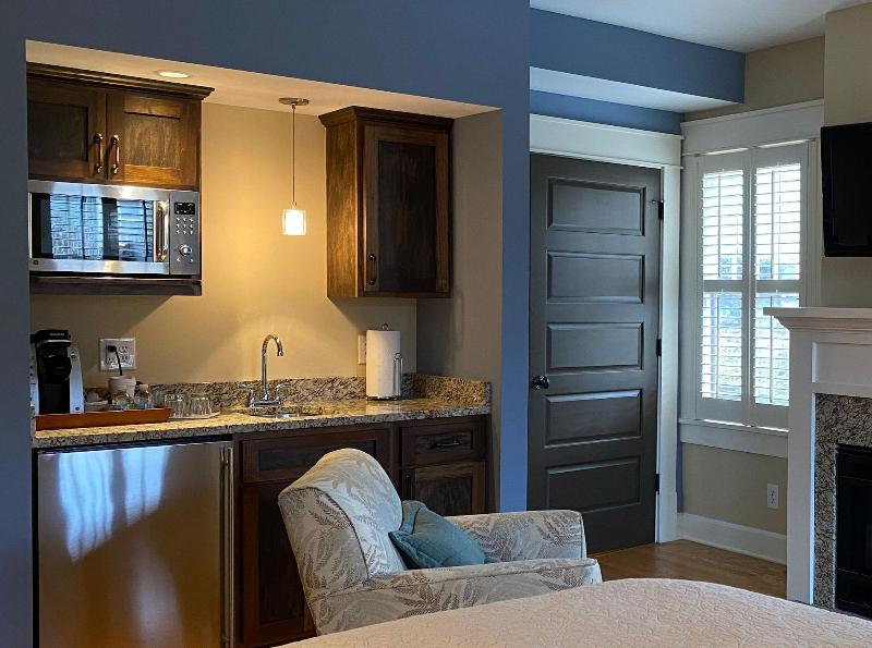 Showers Inn image