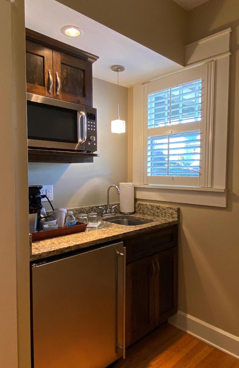 Showers Inn image