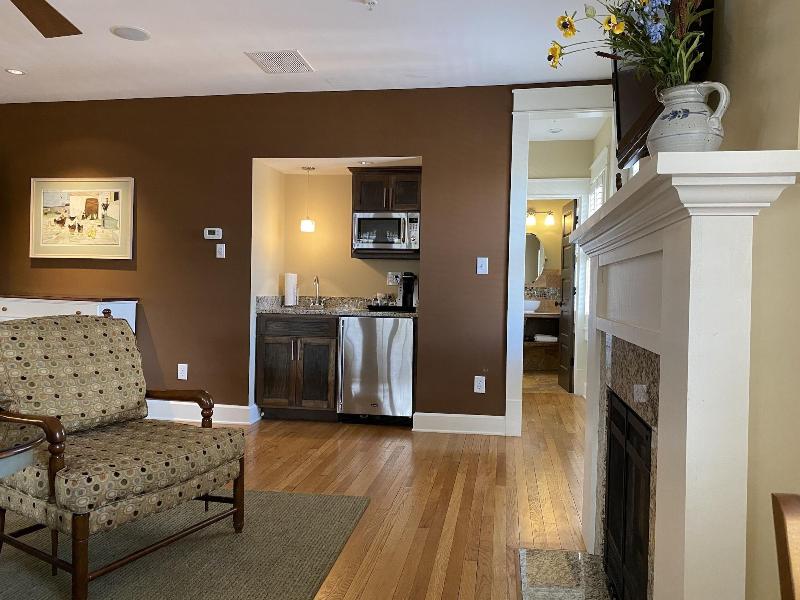 Showers Inn image