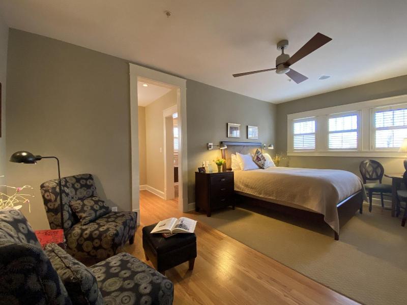 Showers Inn image