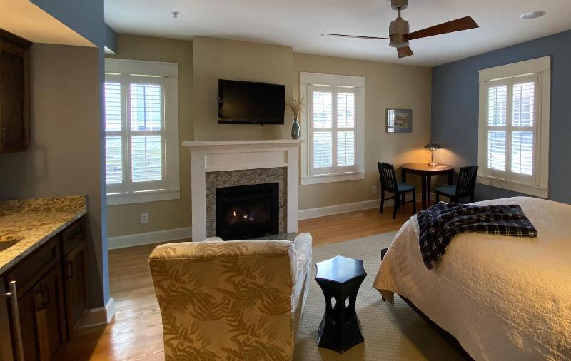 Showers Inn image