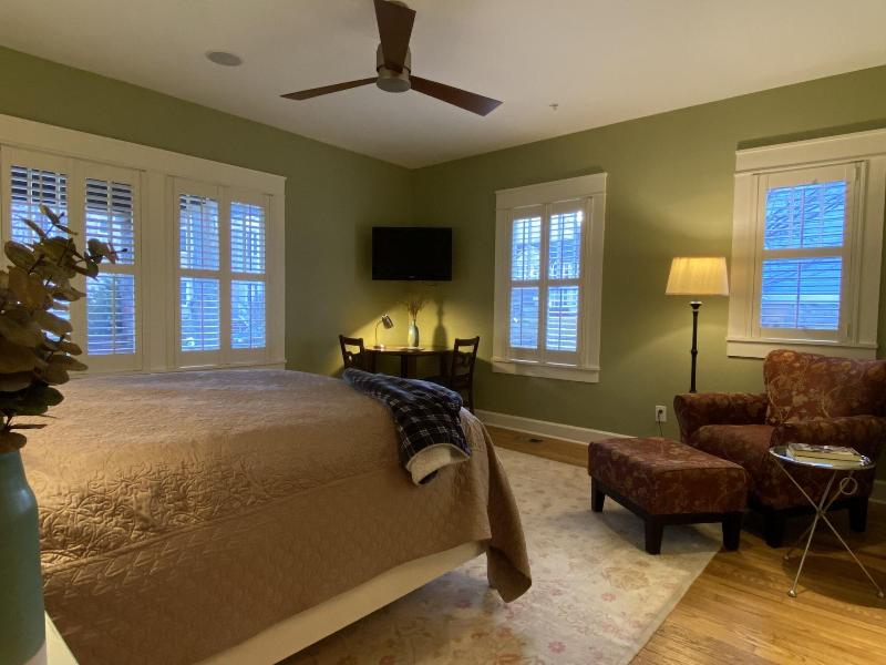 Showers Inn image