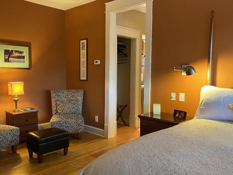 Showers Inn image