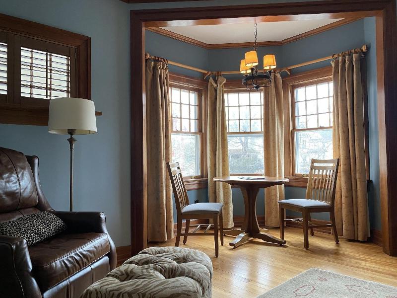 Showers Inn image