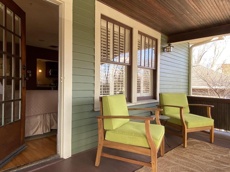 Showers Inn image